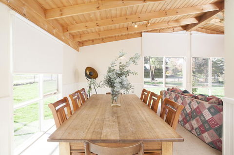 Beechworth Cedar Cottages - E Caravan Parks 3