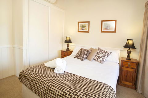 Beechworth Cedar Cottages - E Caravan Parks 7