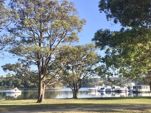 The Wheelhouse - 2BR Waterfront Apt In Town - E Caravan Parks 6