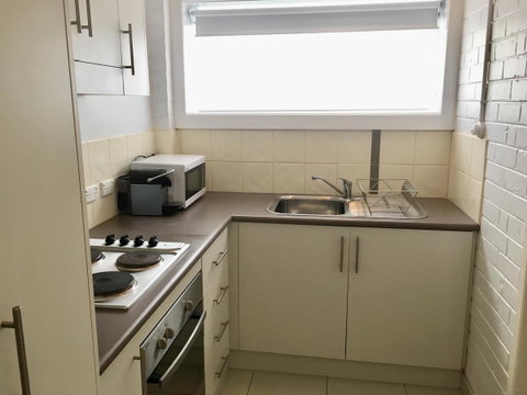 The Wheelhouse - 2BR Waterfront Apt In Town - E Caravan Parks 11
