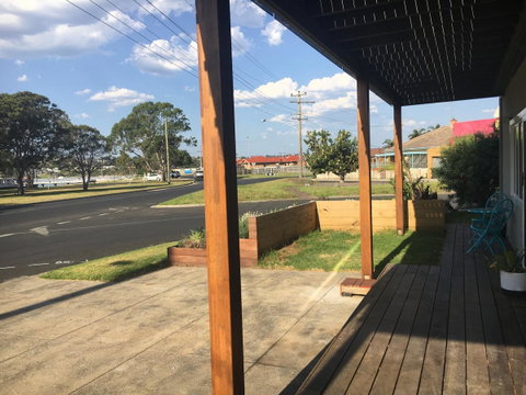 The Wheelhouse - 2BR Waterfront Apt In Town - E Caravan Parks 18