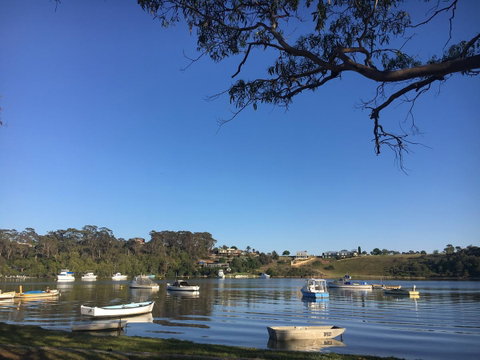 The Wheelhouse - 2BR Waterfront Apt In Town - E Caravan Parks 21