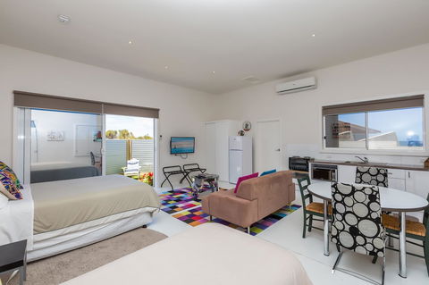 Cottages For Couples - E Caravan Parks 7