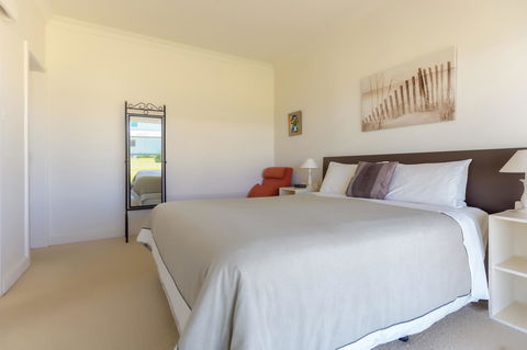 Cottages For Couples - E Caravan Parks 16