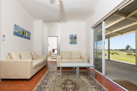 Cottages For Couples - E Caravan Parks 28