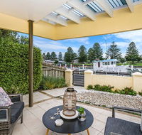 The Waterfront Apartment - E Caravan Parks