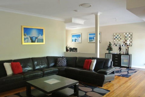 The Beach Townhouse - E Caravan Parks 3