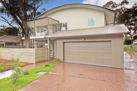 The Beach Townhouse - E Caravan Parks 1