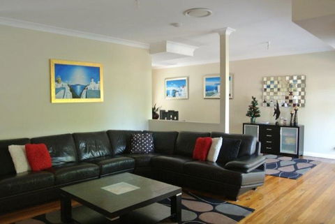 The Beach Townhouse - E Caravan Parks 3
