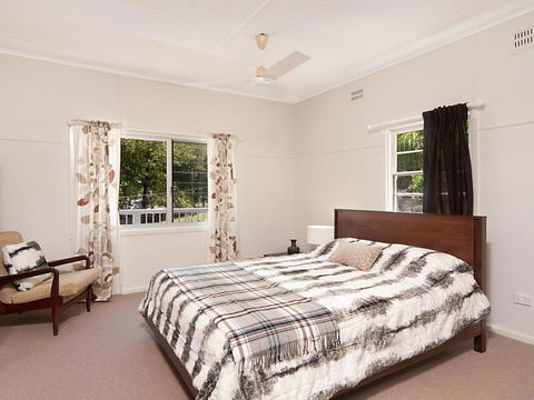 The Blue House - Flat Walk To River And Beach - E Caravan Parks 1