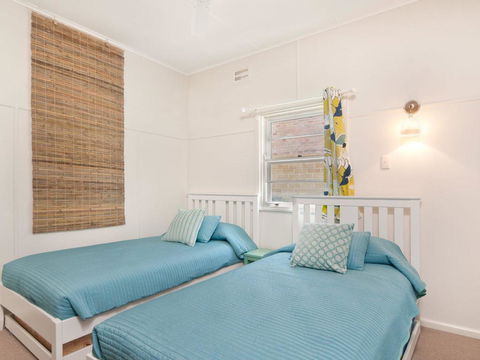 The Blue House - Flat Walk To River And Beach - E Caravan Parks 2