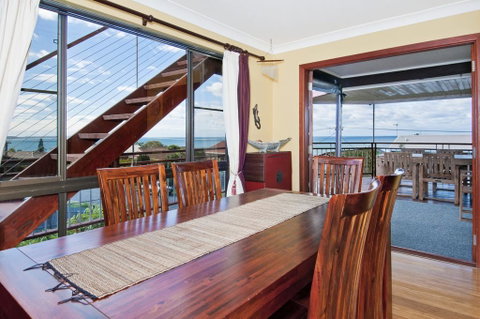 THE BOARDROOM ON BANKSIA - 11 Banksia Ave Bonny Hills - E Caravan Parks 2