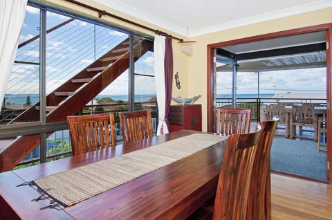 THE BOARDROOM ON BANKSIA - 11 Banksia Ave Bonny Hills - E Caravan Parks 2