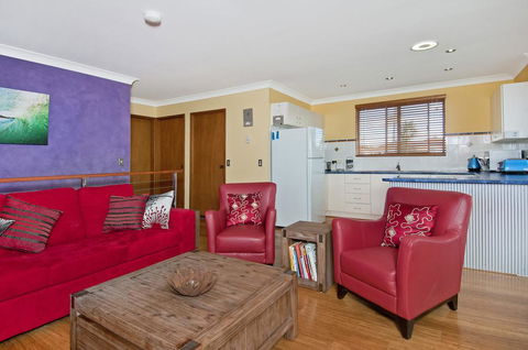 THE BOARDROOM ON BANKSIA - 11 Banksia Ave Bonny Hills - E Caravan Parks 0
