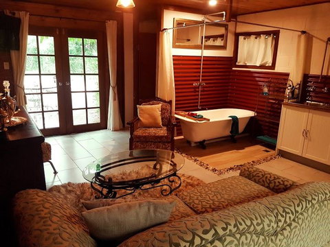 The Cabin - E Caravan Parks 0
