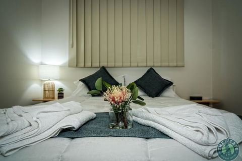 The Cape Gateway Motel - E Caravan Parks 1