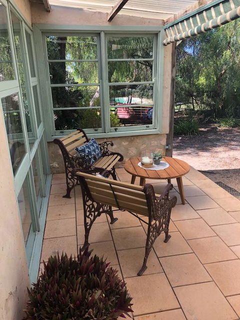 The Coach House - E Caravan Parks 3