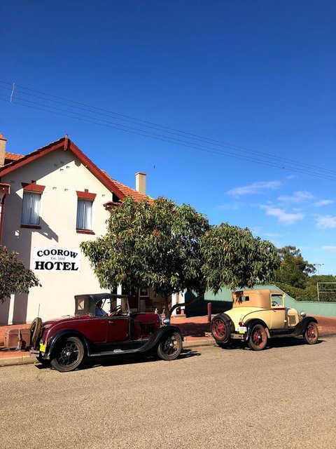 The Coorow Hotel - E Caravan Parks 2
