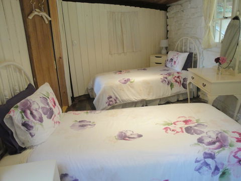 The Cottage - E Caravan Parks 3