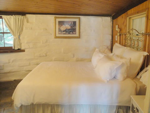 The Cottage - E Caravan Parks 2