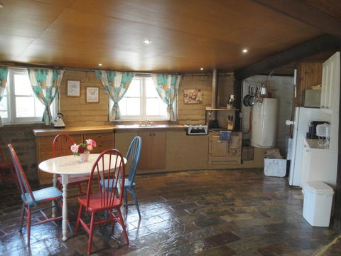 The Cottage - E Caravan Parks 1