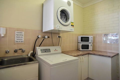 The Crossing Motel - E Caravan Parks 3