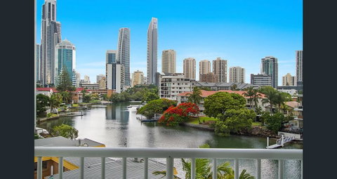 The Emerald Surfers Paradise - E Caravan Parks 1