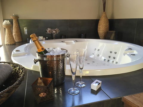 The Edge Villa - E Caravan Parks 3