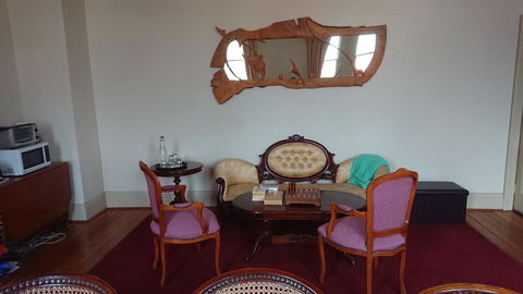 The Empire Hotel - E Caravan Parks 1