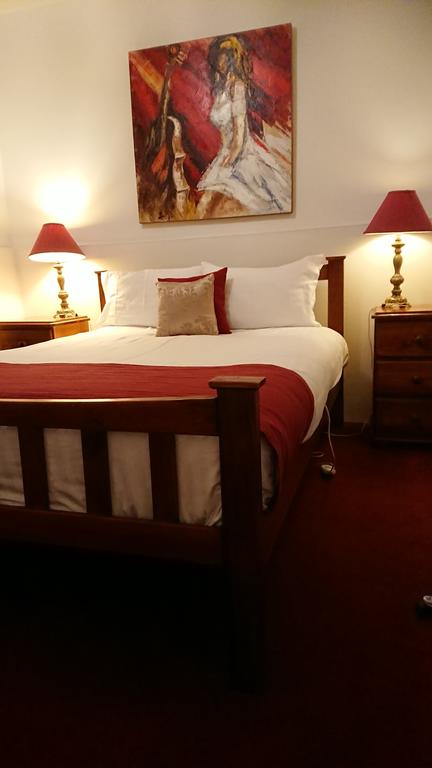 The Empire Hotel - E Caravan Parks 3