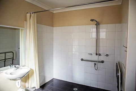 The Gallery Motor Inn - E Caravan Parks 3