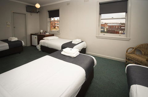 The George Hotel - E Caravan Parks 1