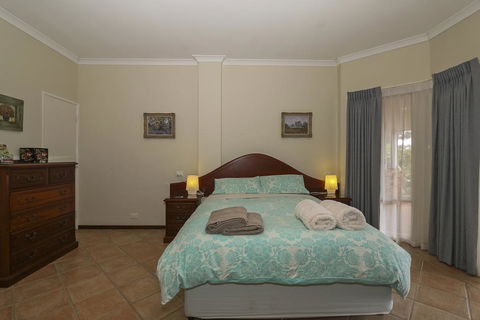 The Good Life B&B - E Caravan Parks 2