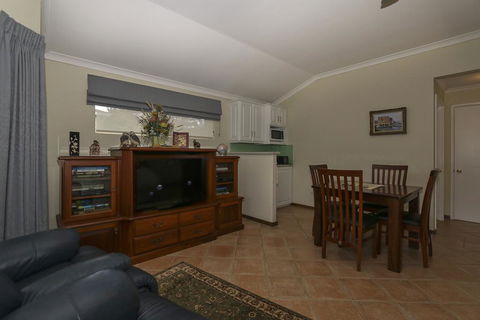 The Good Life B&B - E Caravan Parks 3