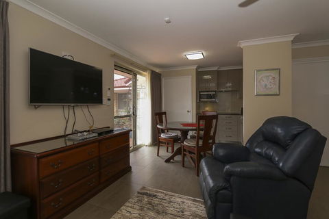 The Good Life B&B - E Caravan Parks 1