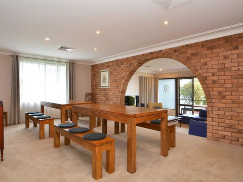 The House On The Lake @ Fishing Point, Lake Macquarie - Honestly Put The Line In And Catch Fish - E Caravan Parks 2