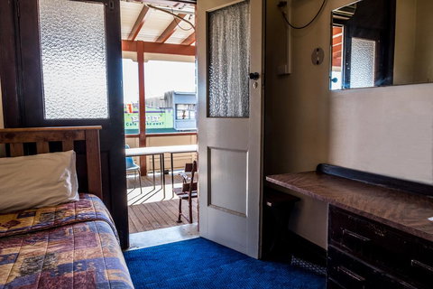 The Imperial Hotel - E Caravan Parks 1