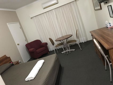 The Kidman Wayside Inn - E Caravan Parks 1