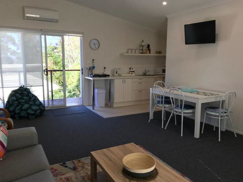 The Lake Guesthouse - E Caravan Parks 2
