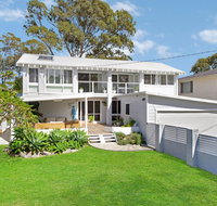 THE LAKE HOUSE - WiTH SWIMMING POOL - E Caravan Parks