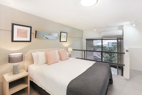 The Little Darling Of The Harbour - E Caravan Parks 1