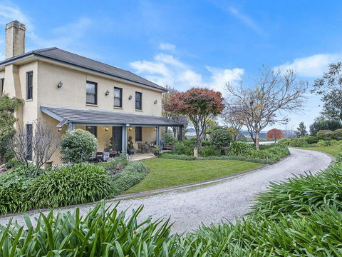 The Lodge @ Linden Hall - E Caravan Parks 1