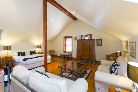The Mews Studio - E Caravan Parks 2