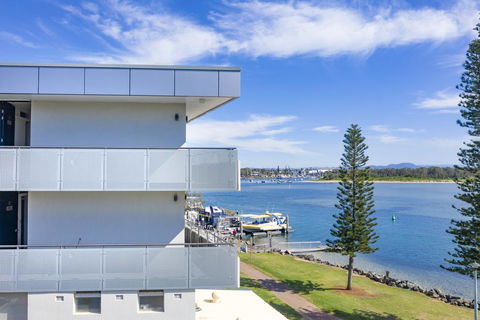 The Mid Pacific - E Caravan Parks 0