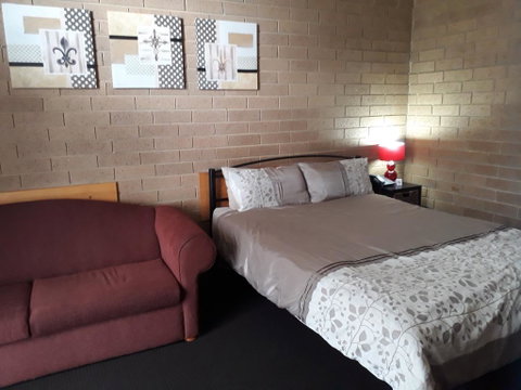 The Moe Motor Inn - E Caravan Parks 2