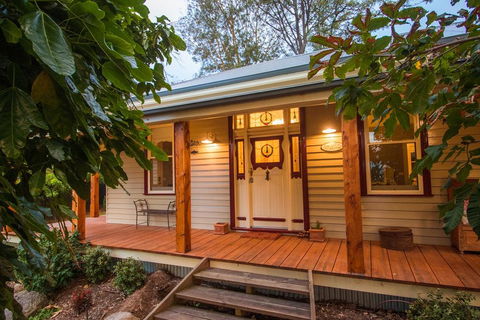 The Oaks Lilydale Accommodation - E Caravan Parks 0