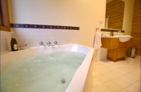 The Orchard Luxury Accommodation - E Caravan Parks 2