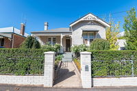 The Pearl on Prince  Stylish Cottage CBD Wifi