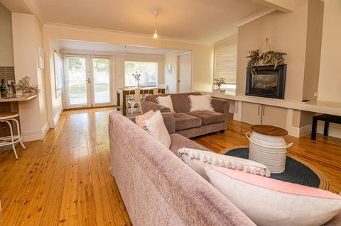 The Pearl On Prince  Stylish Cottage, CBD, Wifi - E Caravan Parks 1