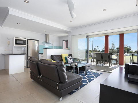 The Pilotage 2 - On Clarence Street - E Caravan Parks 0